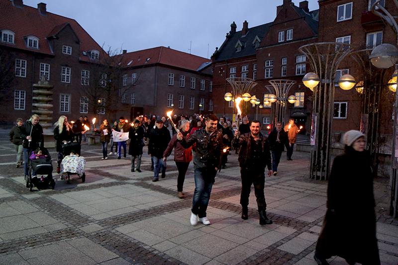 Deltagere i markeringen ankommer til Rådhustorvet.