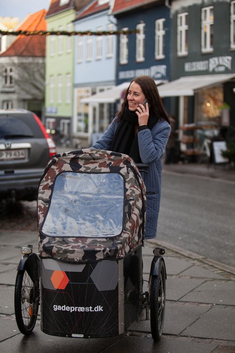 Der findes mange slags præster - her er det fx gadepræsten i Aarhus, Mette Birk.